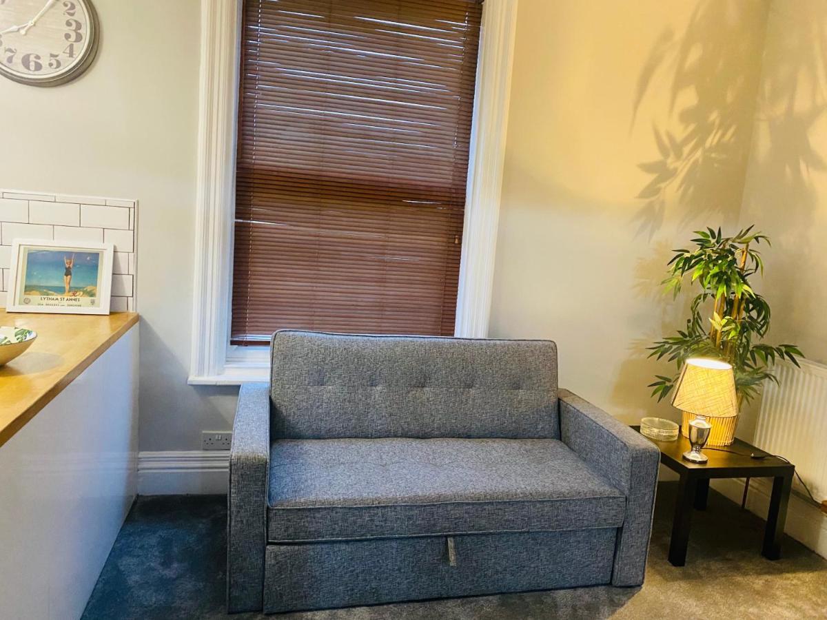 1 Bedroom Spacious Apartment ลิธึม เซนต์ แอนน์ส ภายนอก รูปภาพ