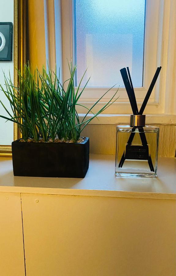1 Bedroom Spacious Apartment ลิธึม เซนต์ แอนน์ส ภายนอก รูปภาพ