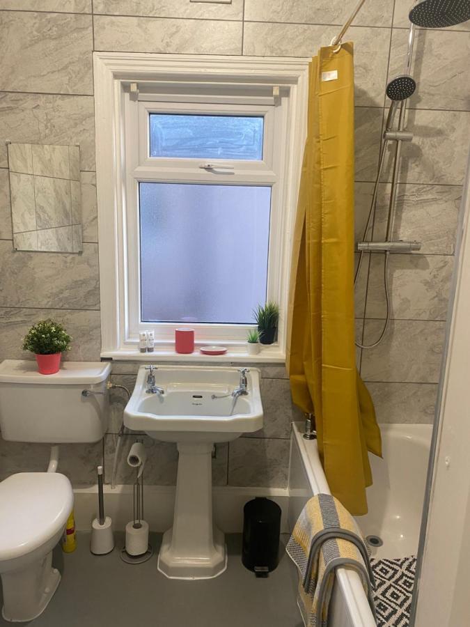 1 Bedroom Spacious Apartment ลิธึม เซนต์ แอนน์ส ภายนอก รูปภาพ