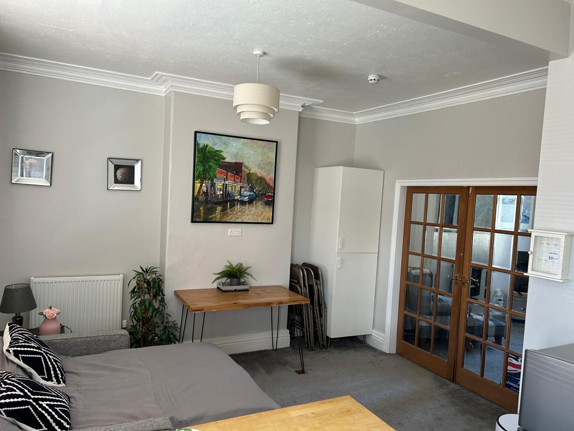 1 Bedroom Spacious Apartment ลิธึม เซนต์ แอนน์ส ภายนอก รูปภาพ